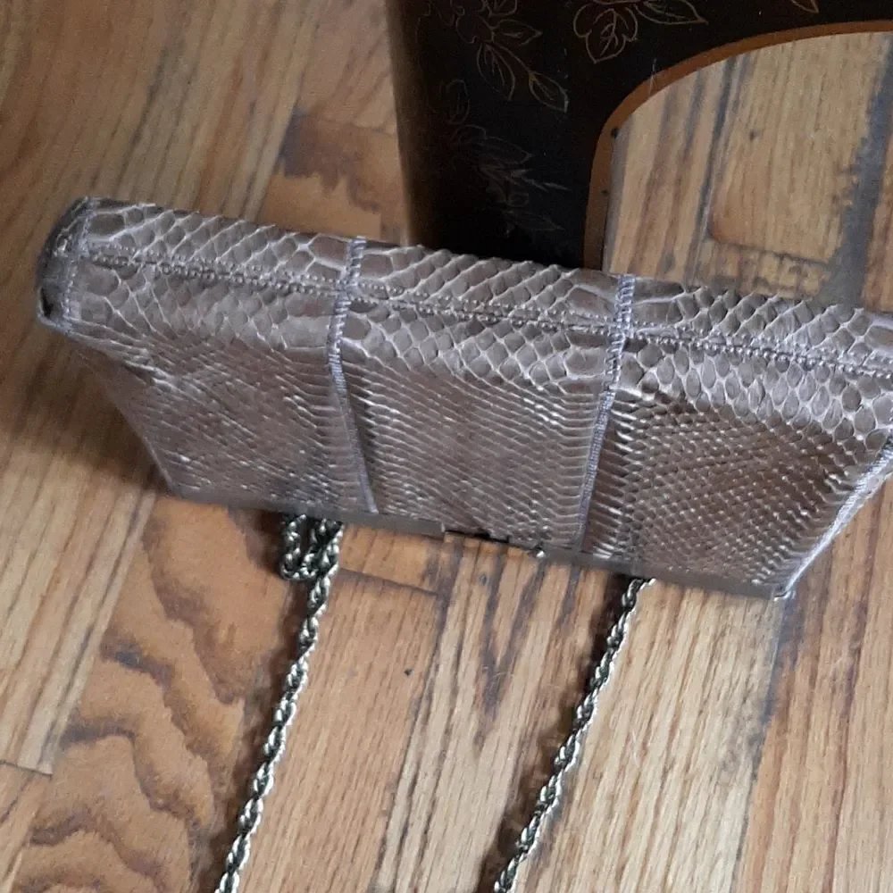Vintage leather shoulder bag with gold chain